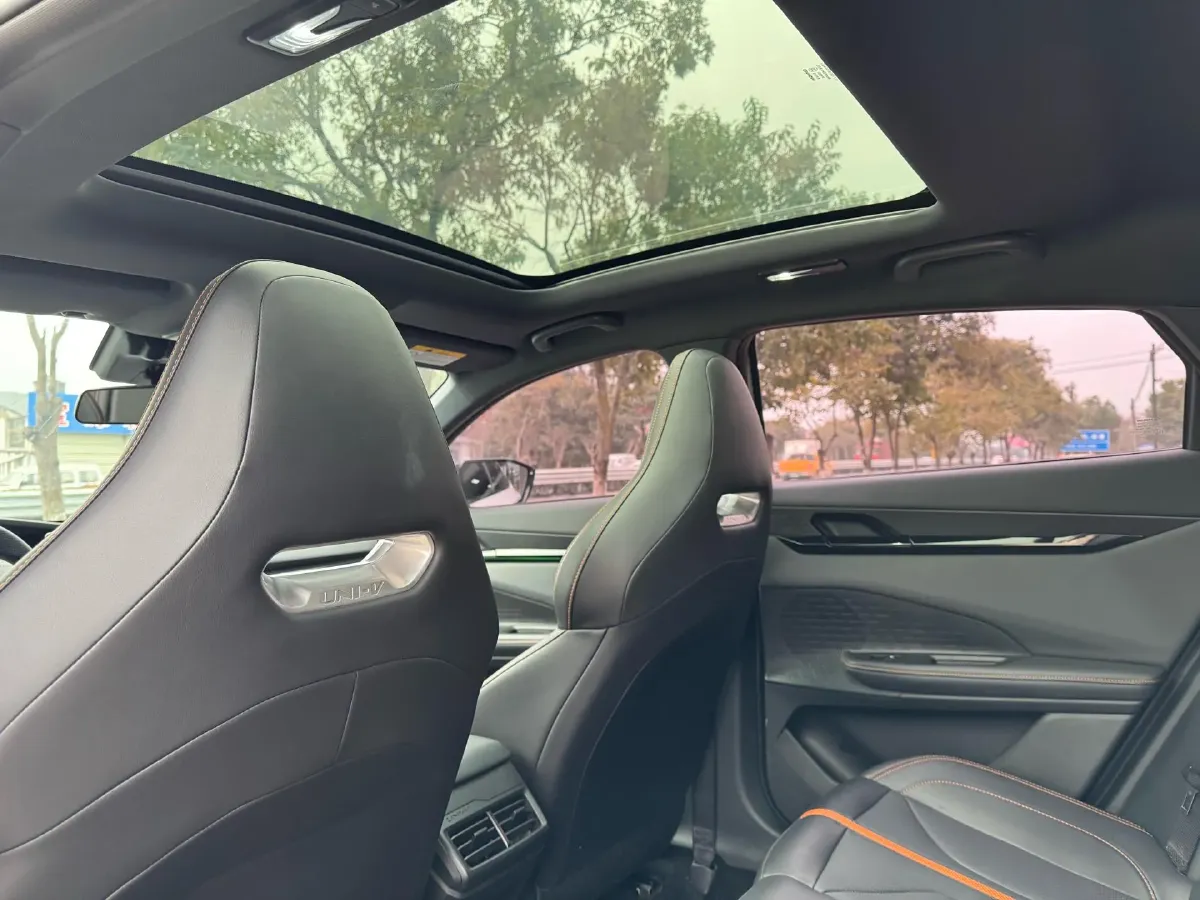 2024 ChangAn UNI-V 1.5T 188HP L4 7DCT,autocango,china used car exporter,china ev exporter,chinese used car exporter,chinese used ev exporter