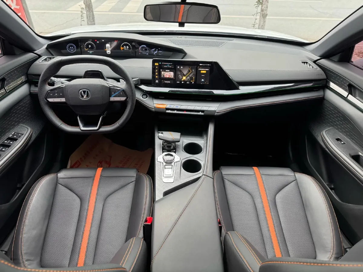 2024 ChangAn UNI-V 1.5T 188HP L4 7DCT,autocango,china used car exporter,china ev exporter,chinese used car exporter,chinese used ev exporter