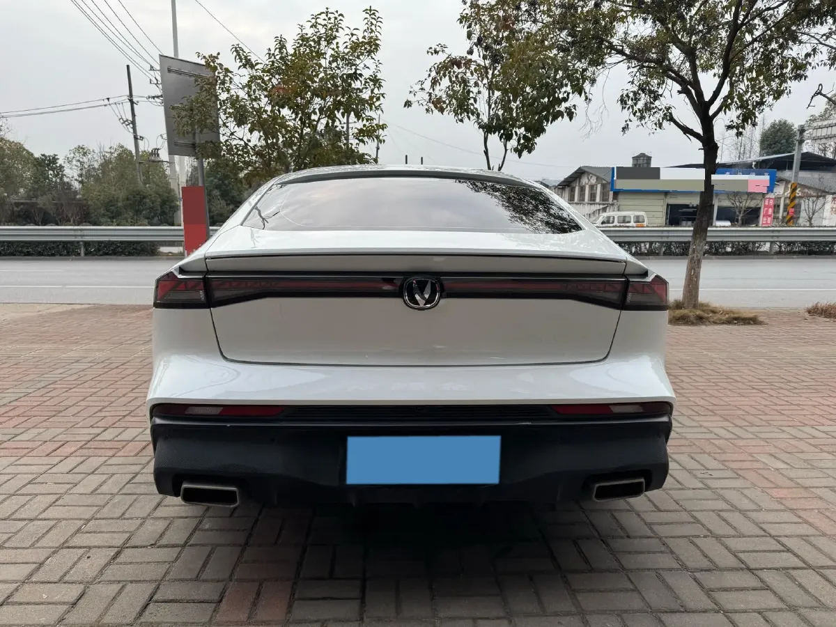 2024 ChangAn UNI-V 1.5T 188HP L4 7DCT,autocango,china used car exporter,china ev exporter,chinese used car exporter,chinese used ev exporter
