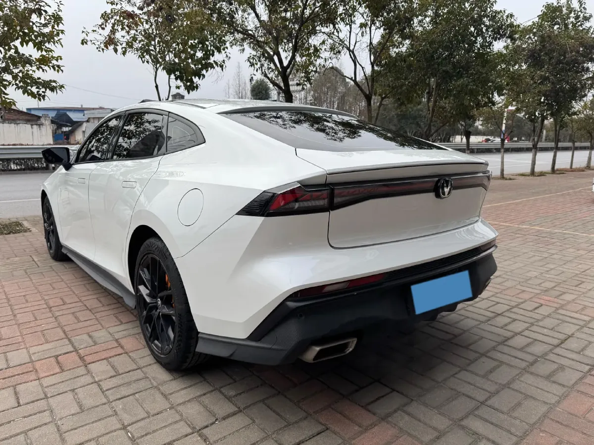 2024 ChangAn UNI-V 1.5T 188HP L4 7DCT,autocango,china used car exporter,china ev exporter,chinese used car exporter,chinese used ev exporter