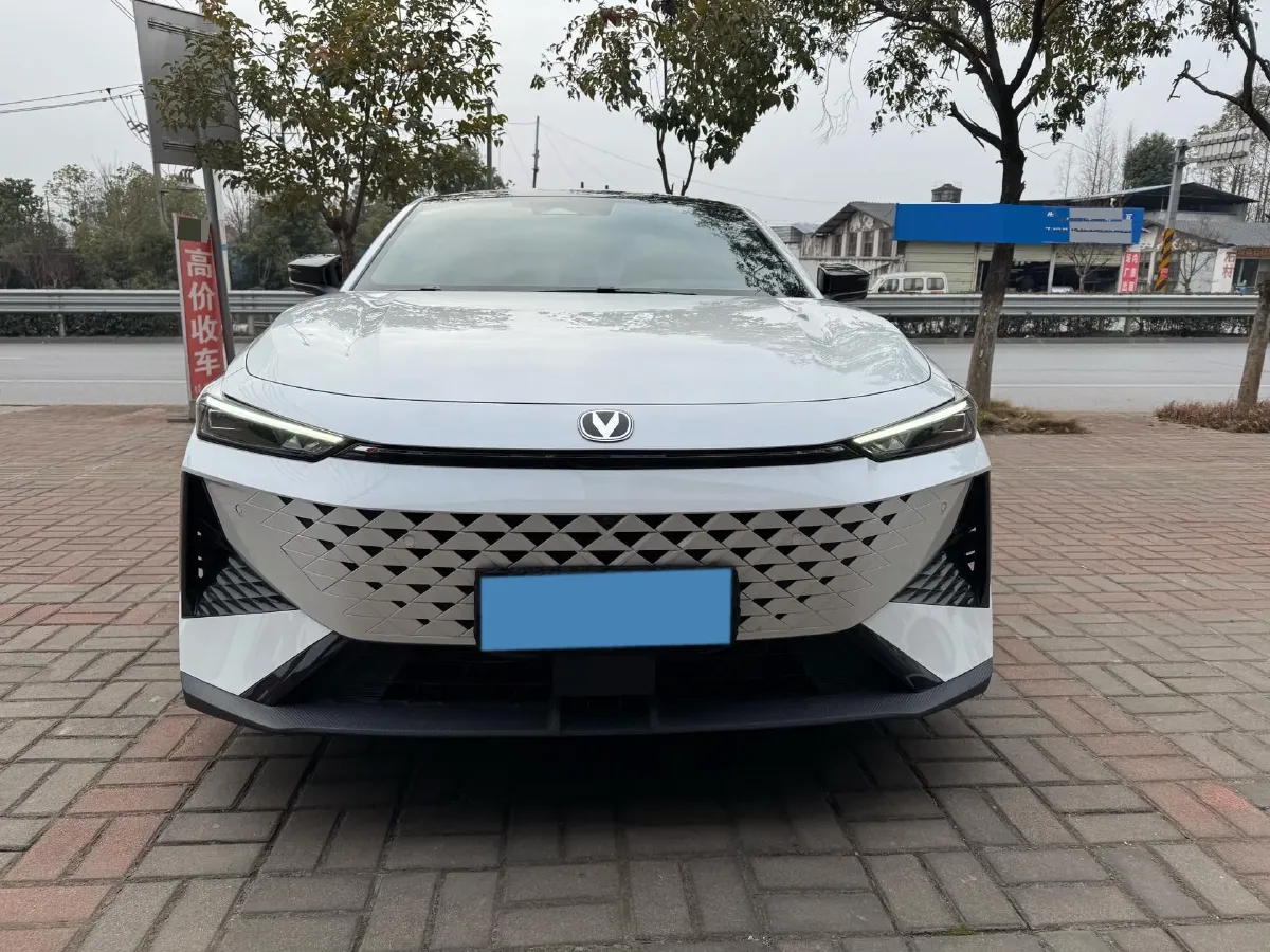 2024 ChangAn UNI-V 1.5T 188HP L4 7DCT,autocango,china used car exporter,china ev exporter,chinese used car exporter,chinese used ev exporter