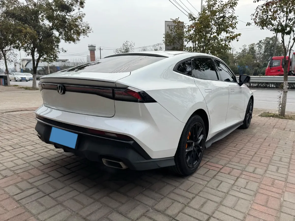 2024 ChangAn UNI-V 1.5T 188HP L4 7DCT,autocango,china used car exporter,china ev exporter,chinese used car exporter,chinese used ev exporter