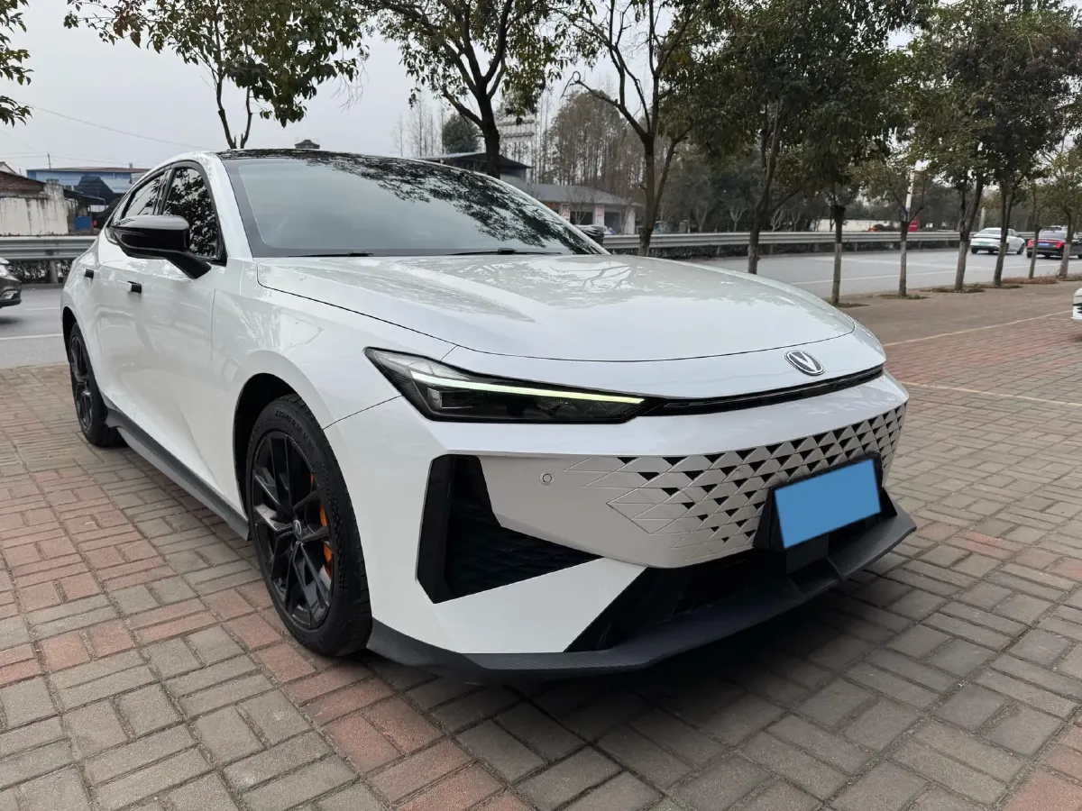 2024 ChangAn UNI-V 1.5T 188HP L4 7DCT,autocango,china used car exporter,china ev exporter,chinese used car exporter,chinese used ev exporter