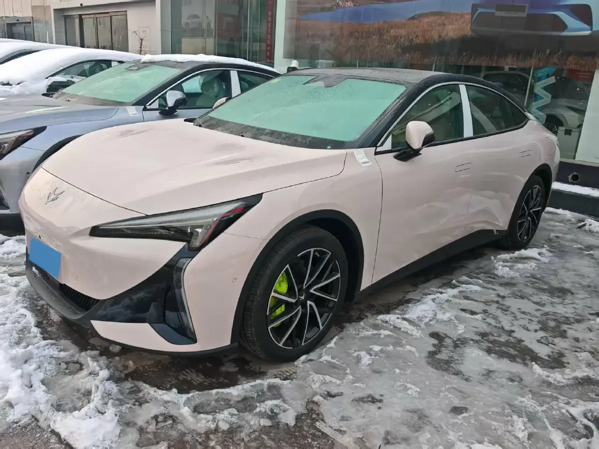 2025 ARCFOX αS5 BEV