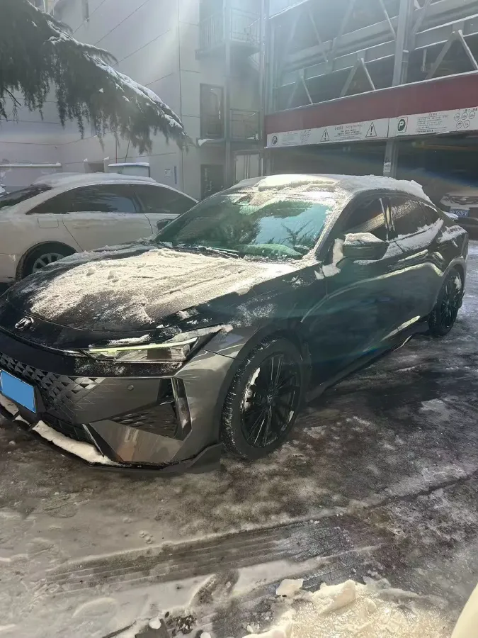 2024 ChangAn UNI-V 1.5T 188HP L4 7DCT,autocango,china used car exporter,china ev exporter,chinese used car exporter,chinese used ev exporter