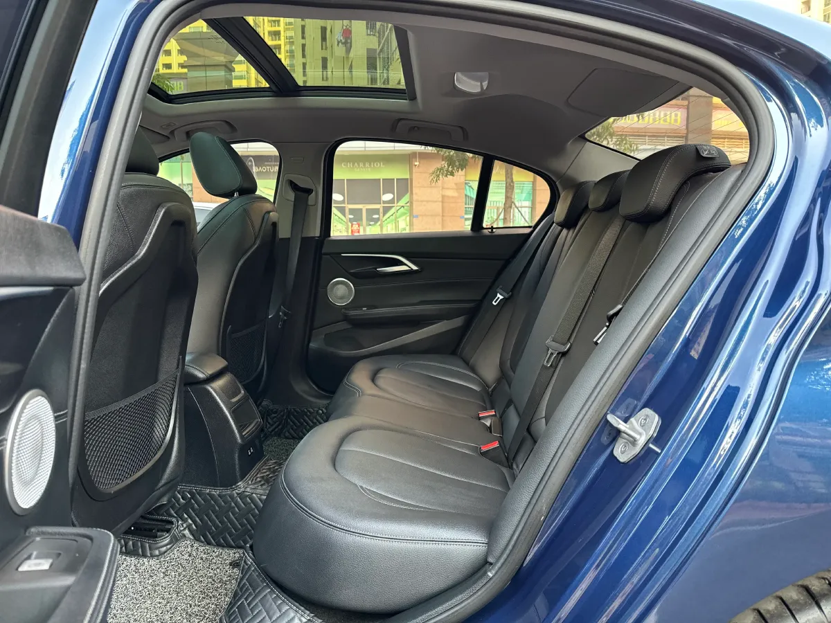 2021 BMW 1 Series 1.5T 140HP L3 7DCT,autocango,china used car exporter,china ev exporter,chinese used car exporter,chinese used ev exporter