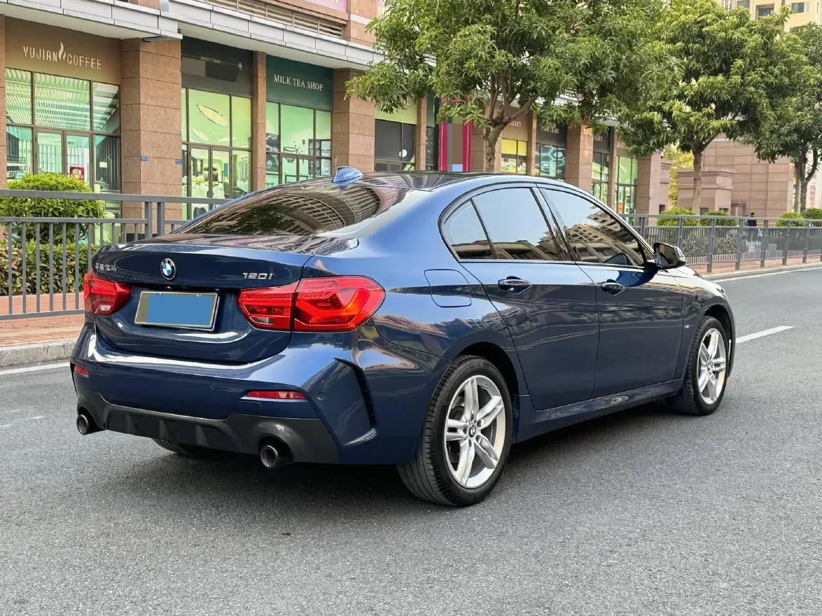 2021 BMW 1 Series 1.5T 140HP L3 7DCT,autocango,china used car exporter,china ev exporter,chinese used car exporter,chinese used ev exporter
