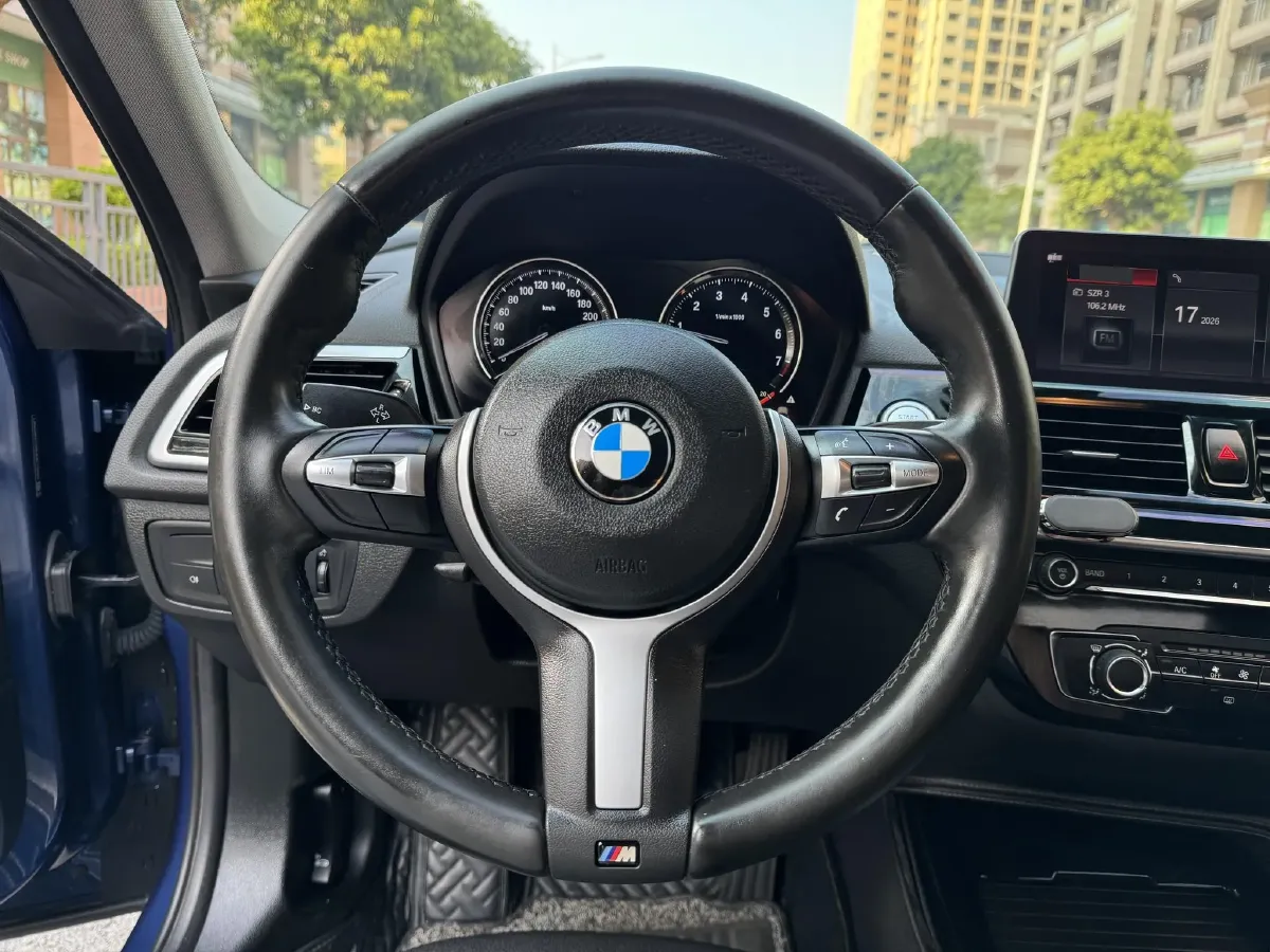 2021 BMW 1 Series 1.5T 140HP L3 7DCT,autocango,china used car exporter,china ev exporter,chinese used car exporter,chinese used ev exporter