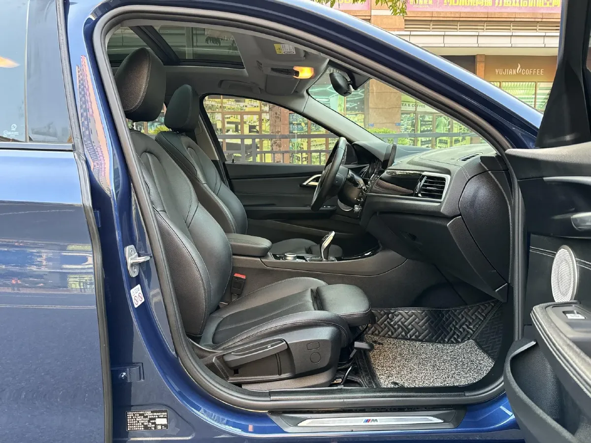 2021 BMW 1 Series 1.5T 140HP L3 7DCT,autocango,china used car exporter,china ev exporter,chinese used car exporter,chinese used ev exporter