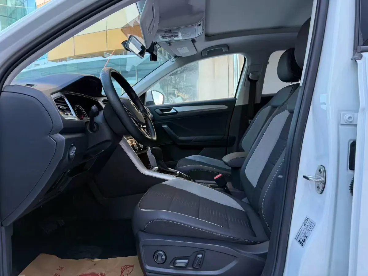 2022 Volkswagen T-Roc 1.4T 150HP L4 7DCT,autocango,china used car exporter,china ev exporter,chinese used car exporter,chinese used ev exporter