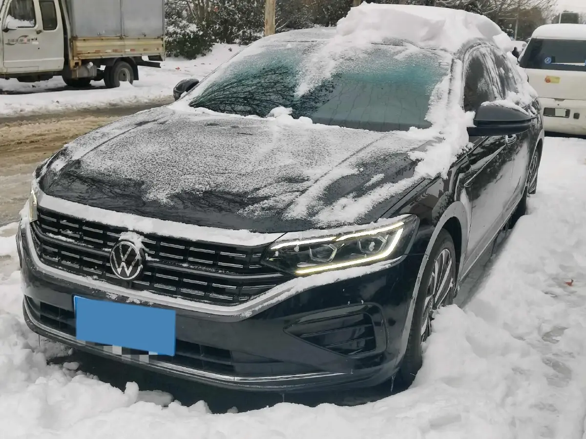 2024 Volkswagen Passat 2.0T 220HP L4 7DCT