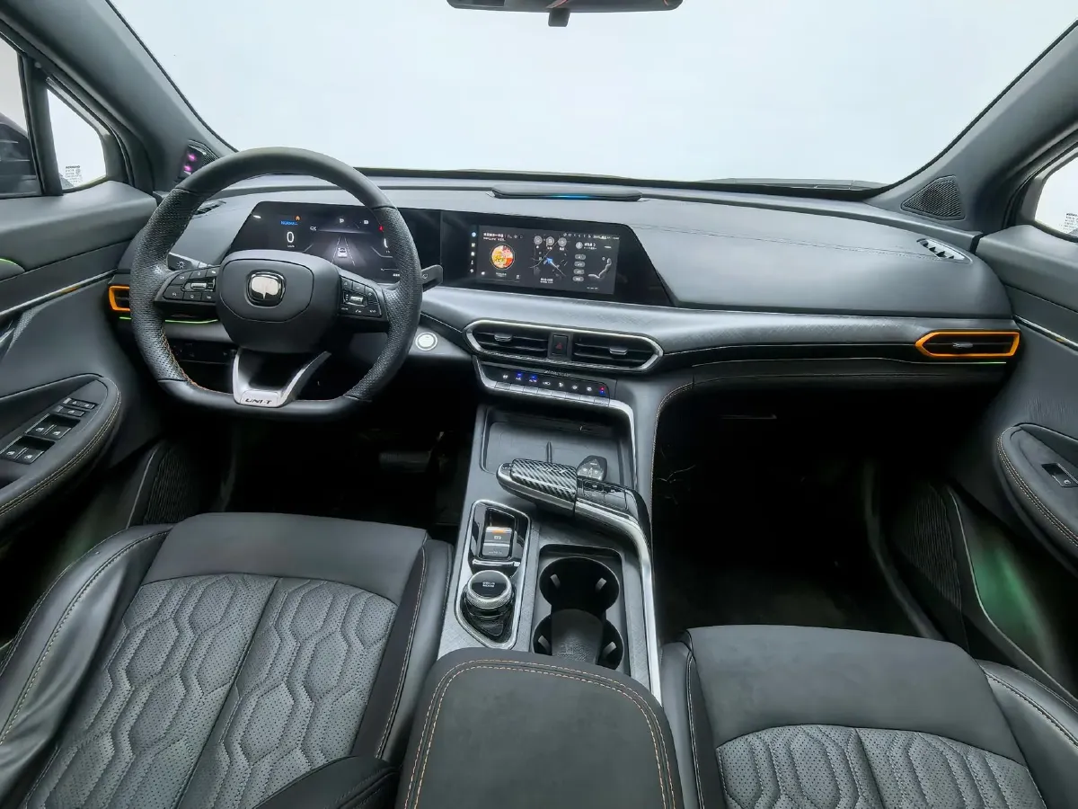 2022 ChangAn UNI-T 1.5T 188HP L4 7DCT,autocango,china used car exporter,china ev exporter,chinese used car exporter,chinese used ev exporter