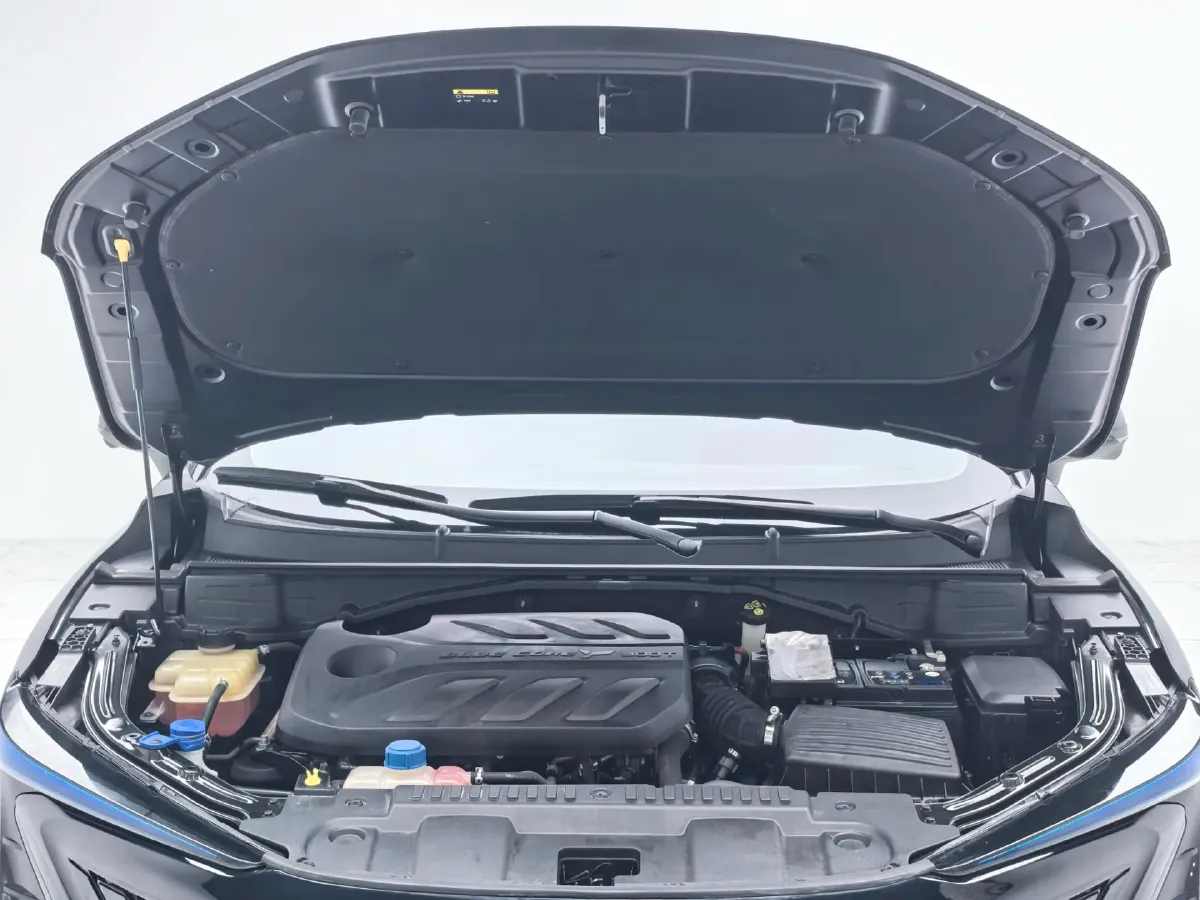 2022 ChangAn UNI-T 1.5T 188HP L4 7DCT,autocango,china used car exporter,china ev exporter,chinese used car exporter,chinese used ev exporter