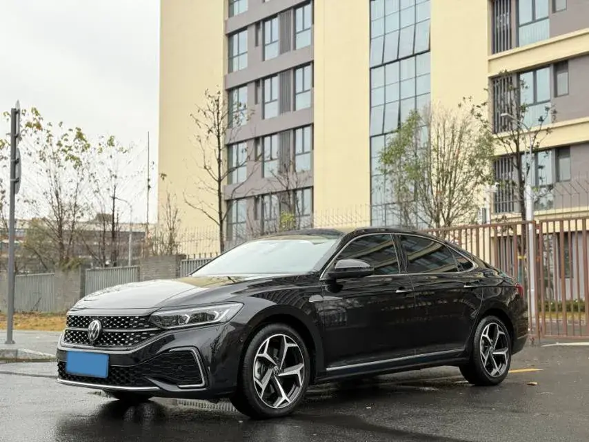 2023 Volkswagen Passat 2.0T 186HP L4 7DCT