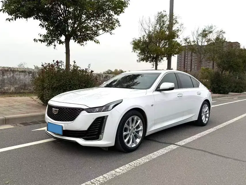 2022 Cadillac CT5 2.0T 237HP L4 10AT