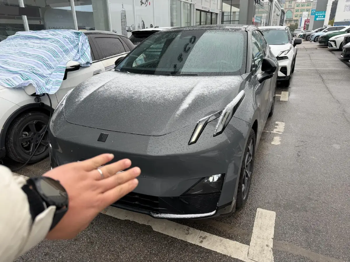 2025 Dongfeng Z9 2.0T 258HP L4 8AT