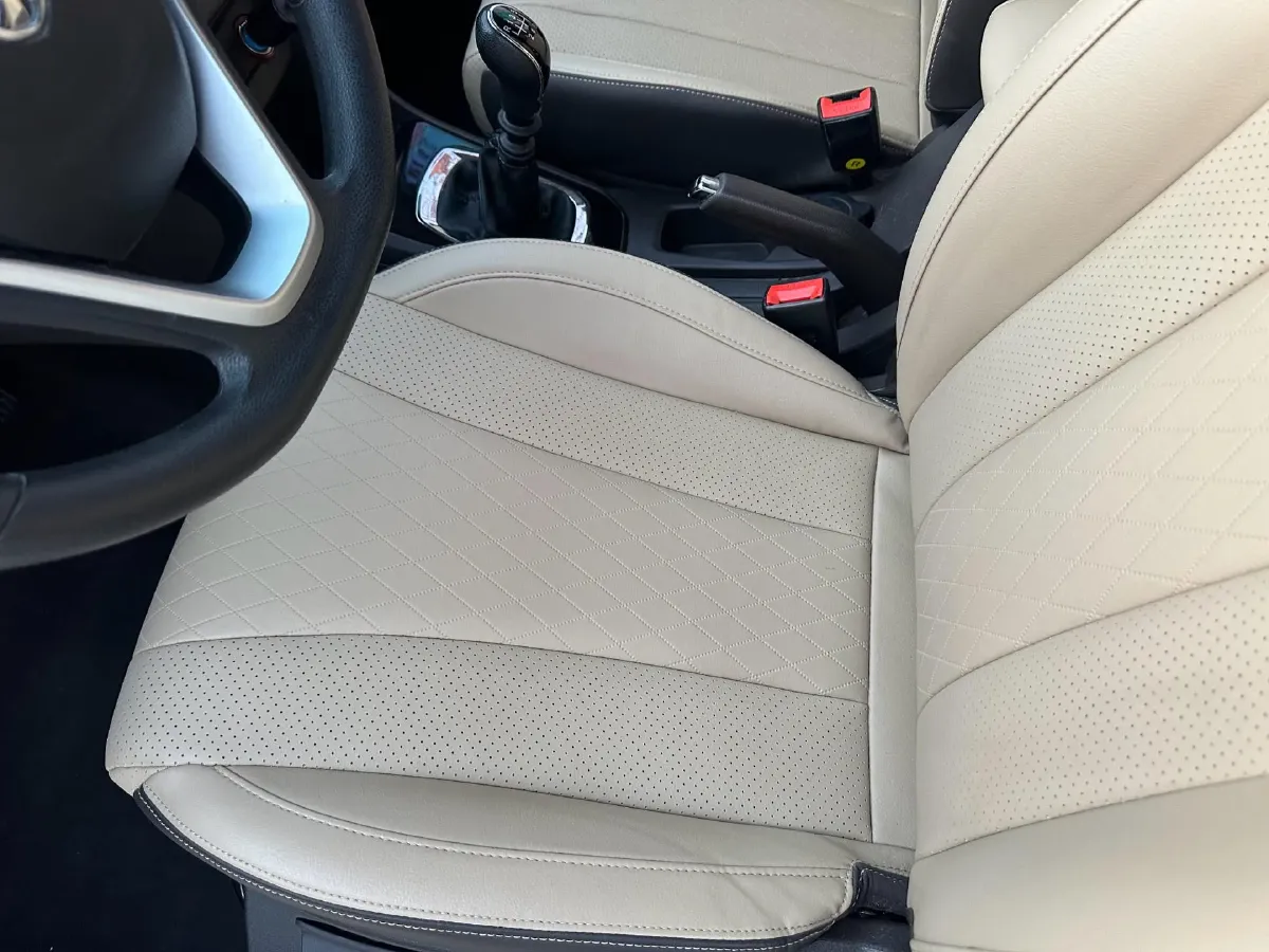 2017 BaoJun 310W 1.5L 112HP L4 6MT,autocango,china used car exporter,china ev exporter,chinese used car exporter,chinese used ev exporter