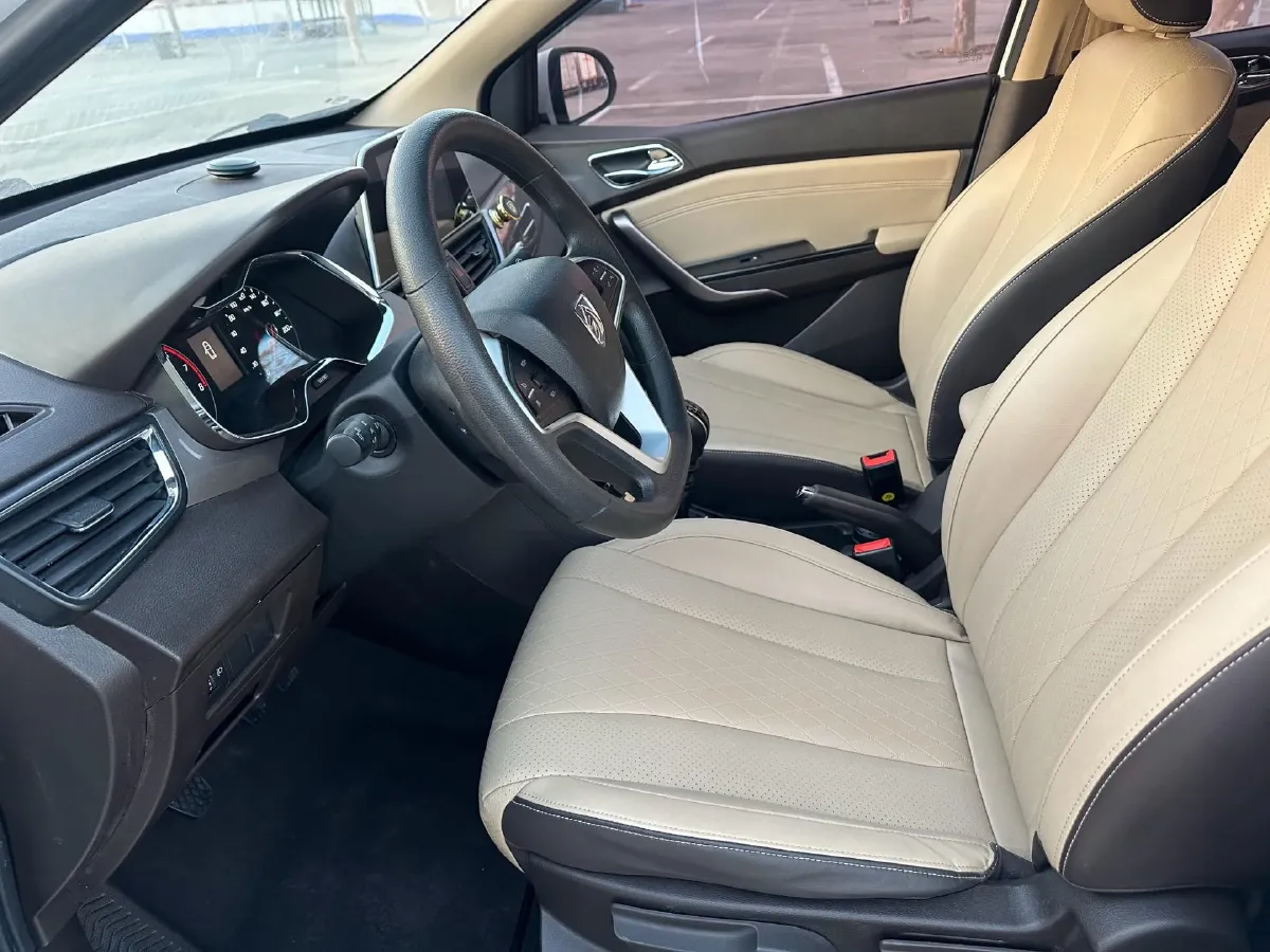 2017 BaoJun 310W 1.5L 112HP L4 6MT,autocango,china used car exporter,china ev exporter,chinese used car exporter,chinese used ev exporter