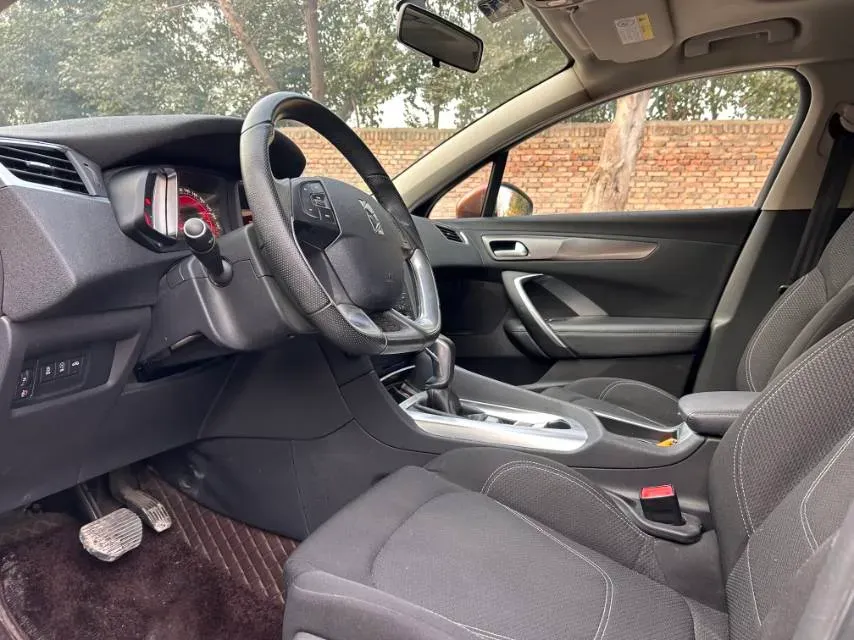 2016 DS 6 1.6T 167HP L4 6AT,autocango,china used car exporter,china ev exporter,chinese used car exporter,chinese used ev exporter