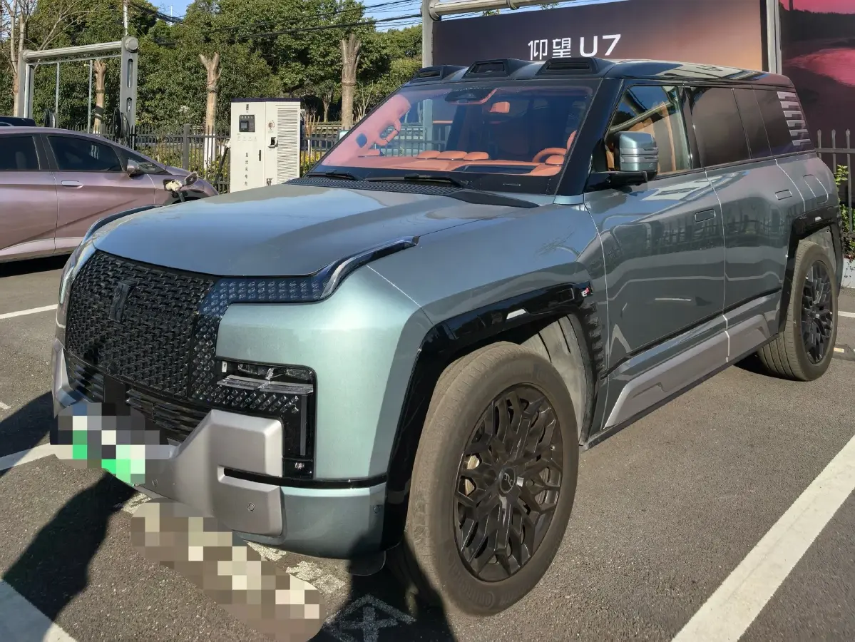 2023 YangWang U8 2.0T 272HP L4 REEV 49.05KWH