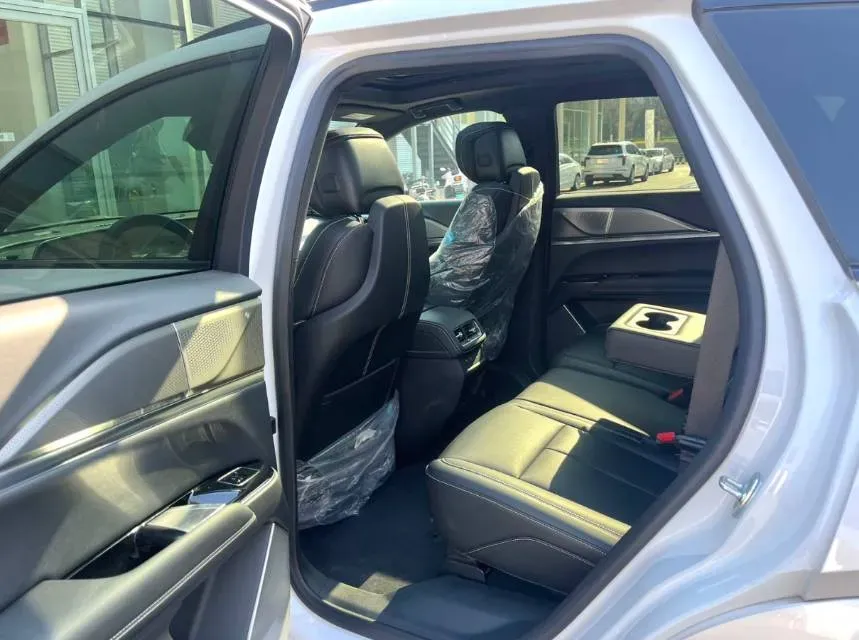 2025 Cadillac XT5 2.0T 237HP L4 9AT,autocango,china used car exporter,china ev exporter,chinese used car exporter,chinese used ev exporter