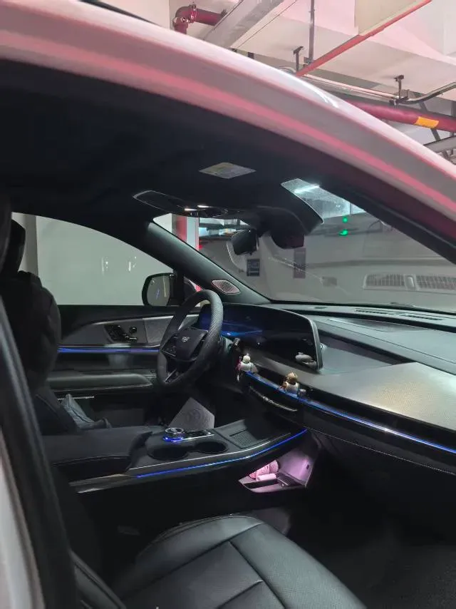 2025 Cadillac XT5 2.0T 237HP L4 9AT,autocango,china used car exporter,china ev exporter,chinese used car exporter,chinese used ev exporter