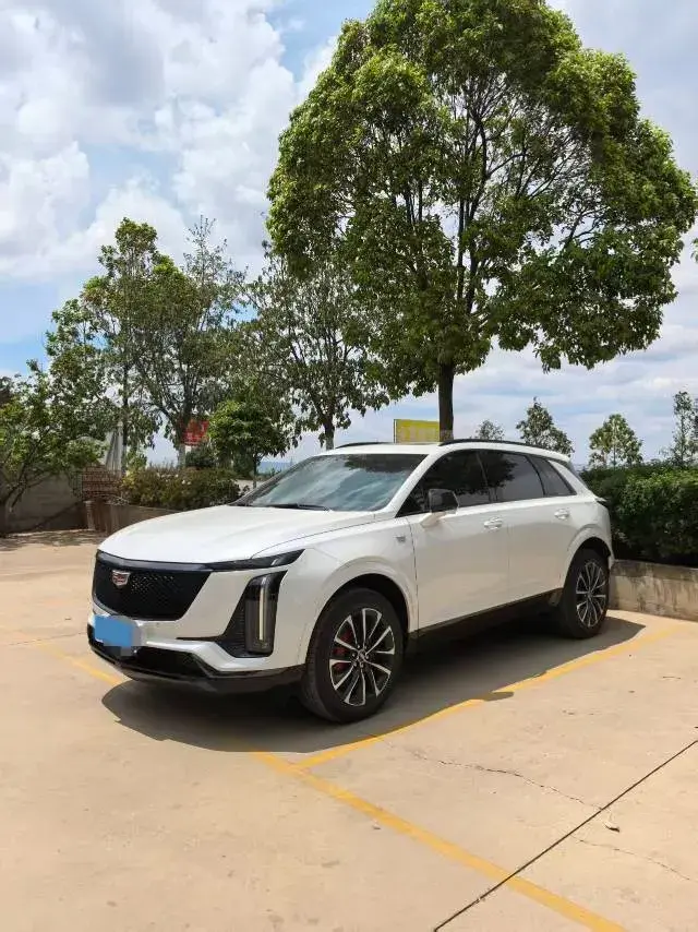 2025 Cadillac XT5 2.0T 237HP L4 9AT