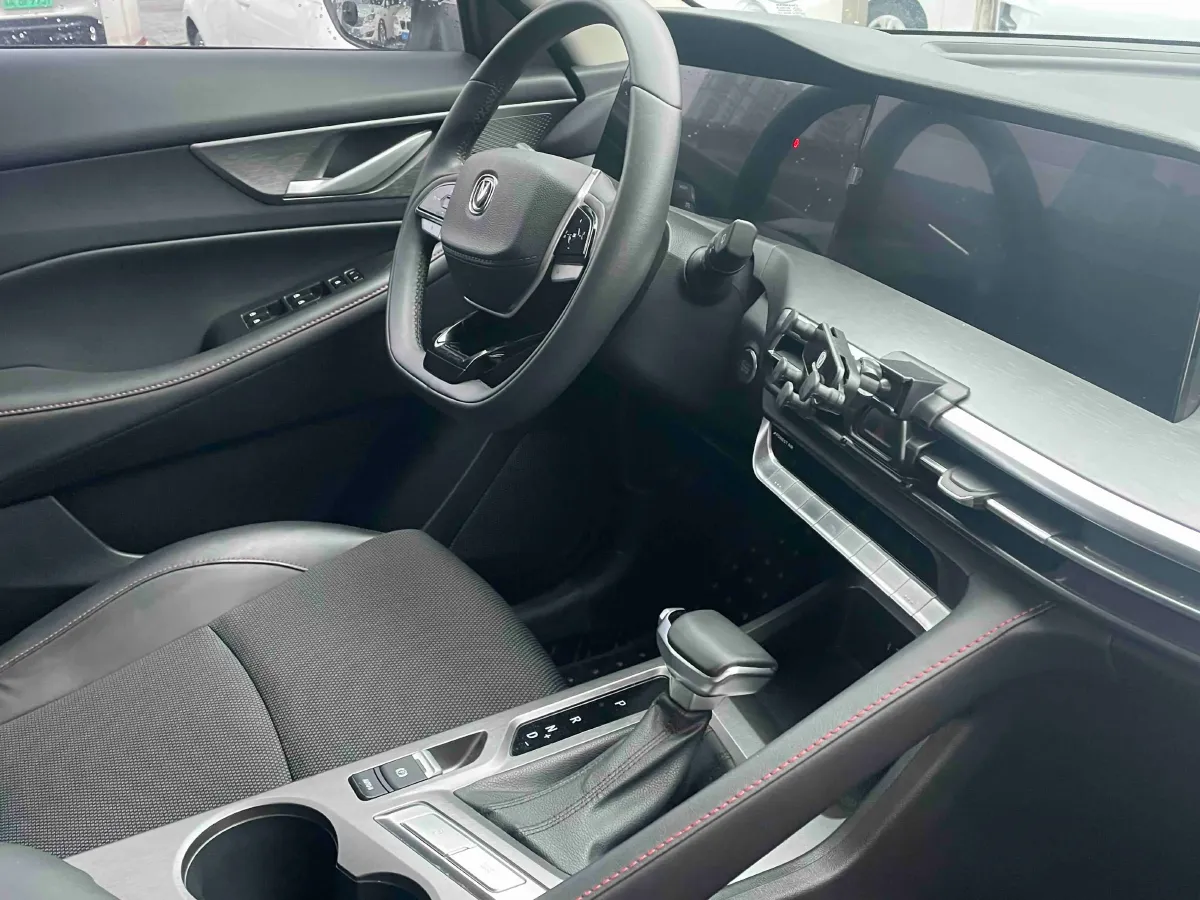 2023 ChangAn CS35 Plus 1.4T 160HP L4 7DCT,autocango,china used car exporter,china ev exporter,chinese used car exporter,chinese used ev exporter