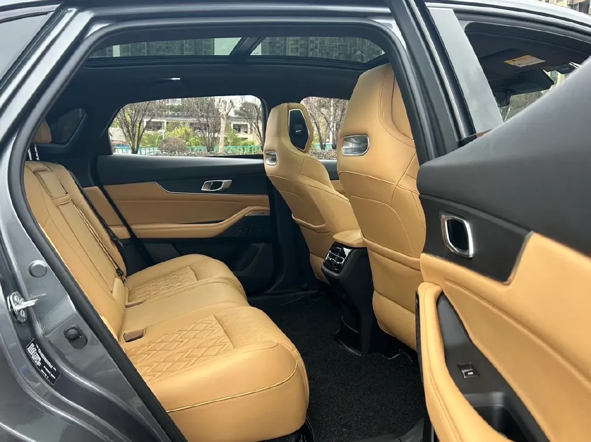 2021 ChangAn UNI-K 2.0T 233HP L4 8AT,autocango,china used car exporter,china ev exporter,chinese used car exporter,chinese used ev exporter