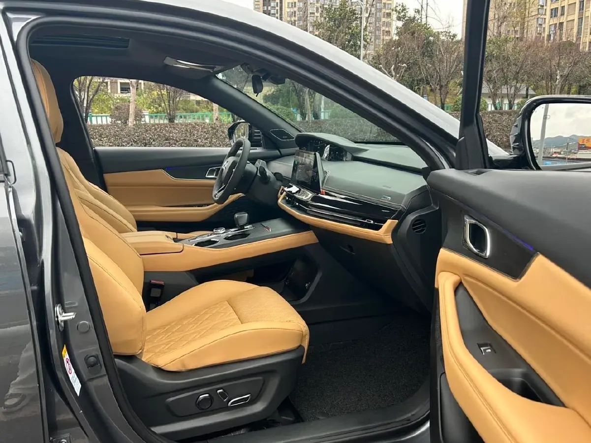 2021 ChangAn UNI-K 2.0T 233HP L4 8AT,autocango,china used car exporter,china ev exporter,chinese used car exporter,chinese used ev exporter