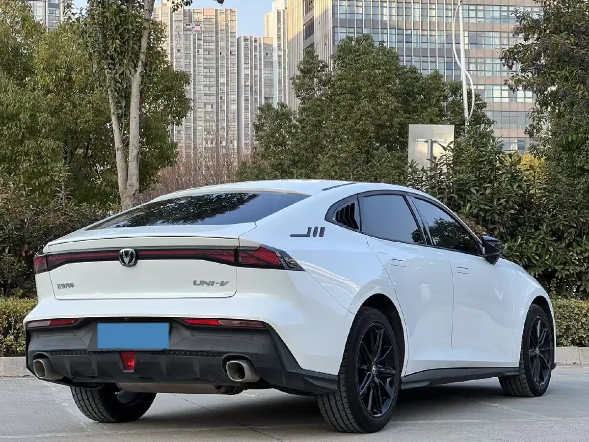 2024 ChangAn UNI-V 1.5T 188HP L4 7DCT,autocango,china used car exporter,china ev exporter,chinese used car exporter,chinese used ev exporter