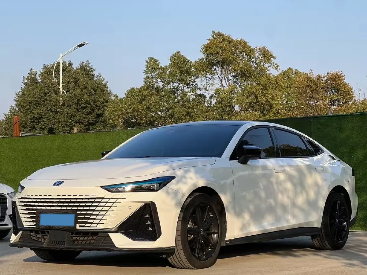 2024 ChangAn UNI-V 1.5T 188HP L4 7DCT,autocango,china used car exporter,china ev exporter,chinese used car exporter,chinese used ev exporter