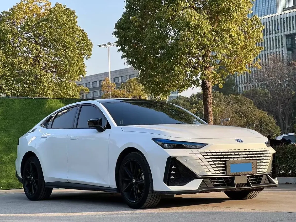 2024 ChangAn UNI-V 1.5T 188HP L4 7DCT,autocango,china used car exporter,china ev exporter,chinese used car exporter,chinese used ev exporter