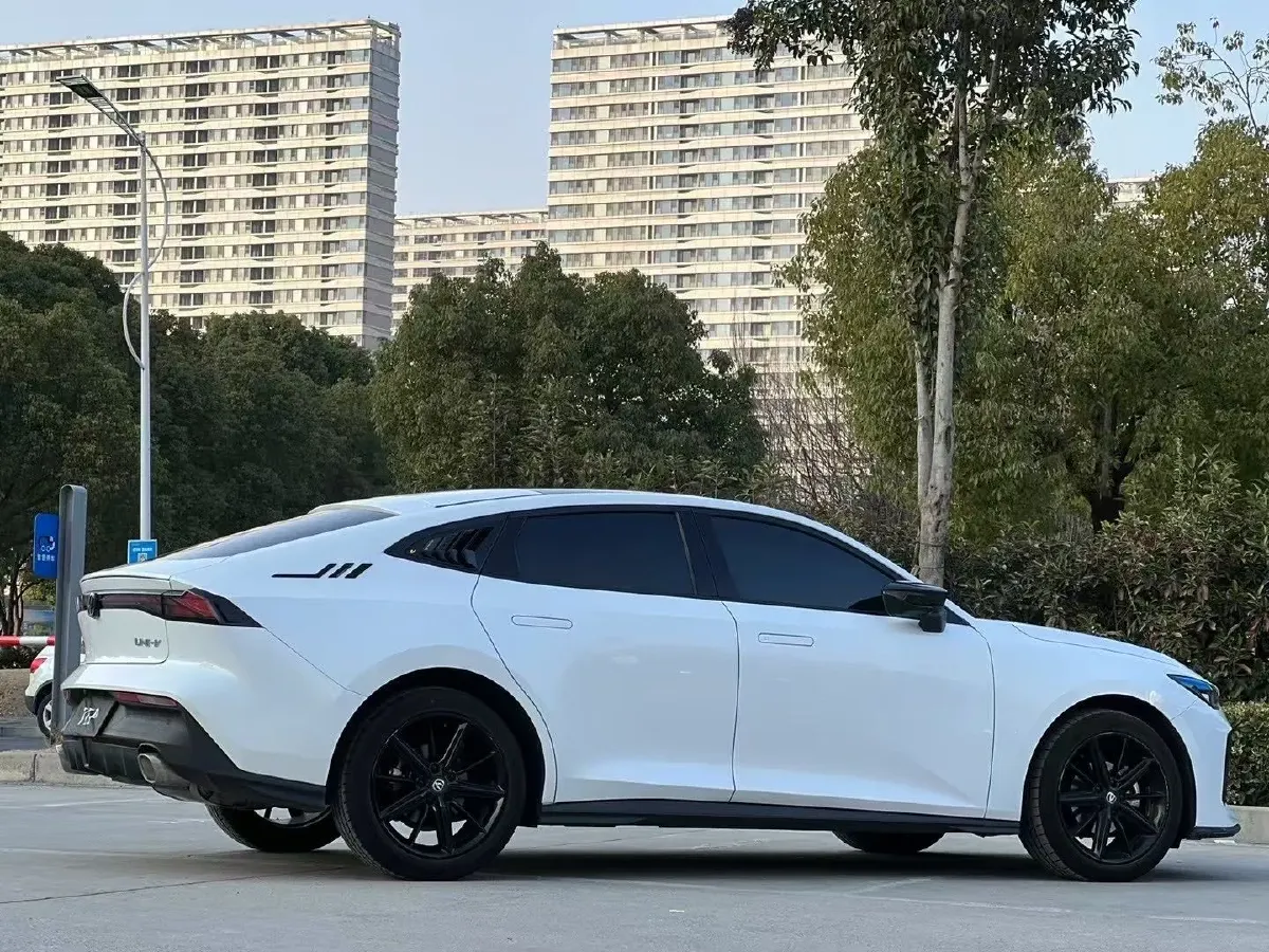 2024 ChangAn UNI-V 1.5T 188HP L4 7DCT,autocango,china used car exporter,china ev exporter,chinese used car exporter,chinese used ev exporter