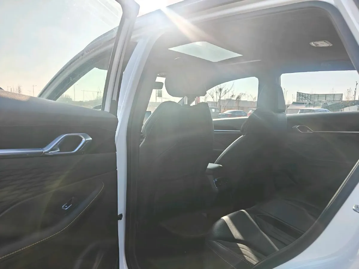 2025 Geely Coolray 1.5T 181HP L4 7DCT,autocango,china used car exporter,china ev exporter,chinese used car exporter,chinese used ev exporter