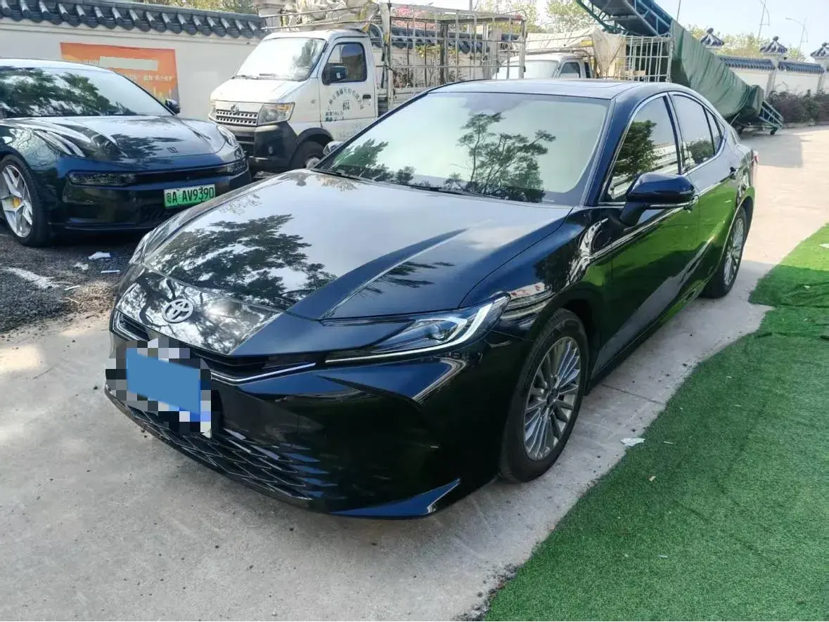 2024 Toyota Camry 2.0L 152HP L4 E-CVT Hybrid