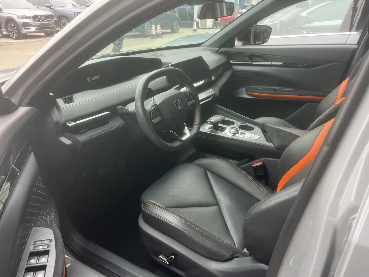 2022 ChangAn UNI-V 1.5T 188HP L4 7DCT,autocango,china used car exporter,china ev exporter,chinese used car exporter,chinese used ev exporter