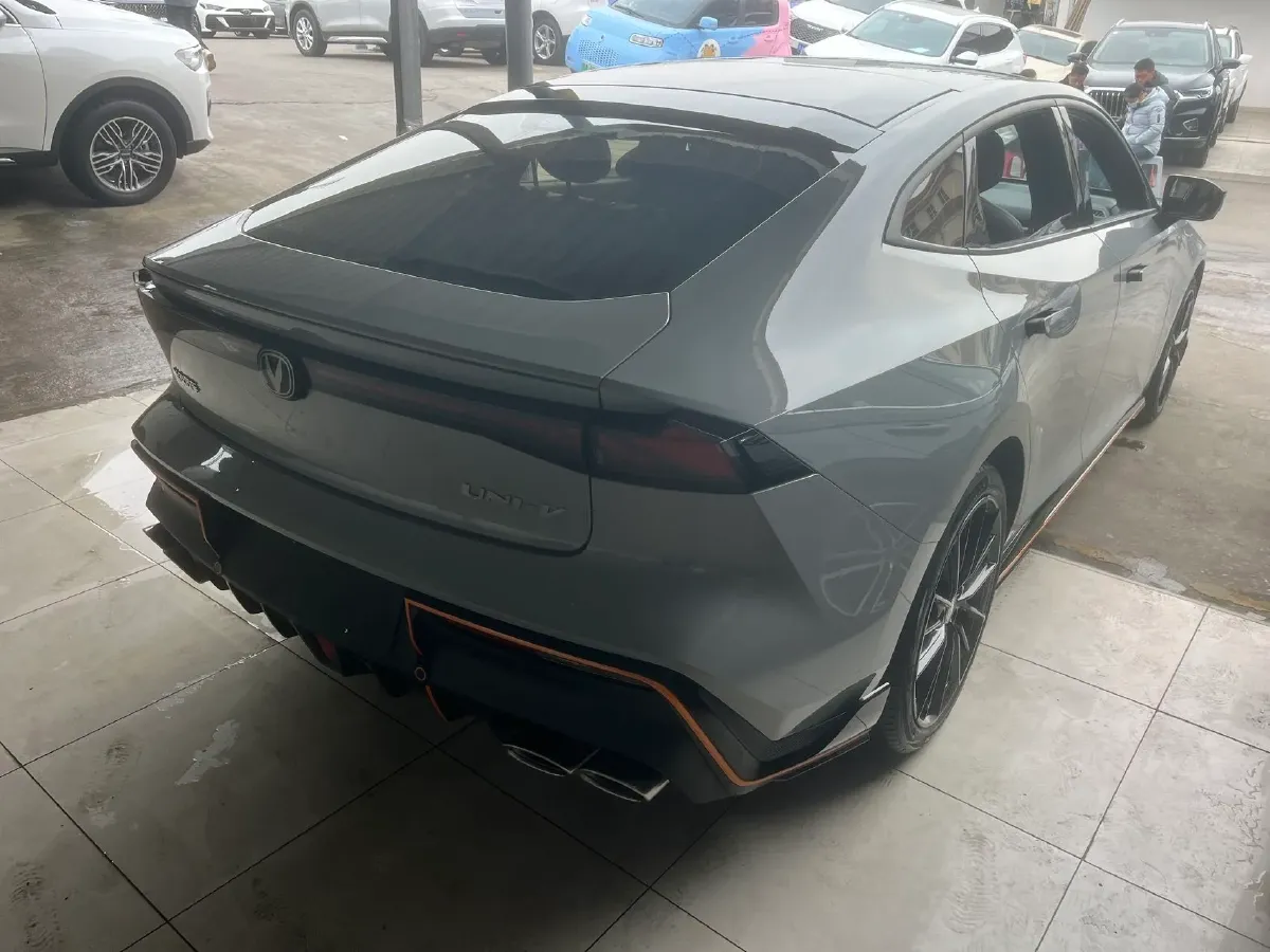 2022 ChangAn UNI-V 1.5T 188HP L4 7DCT,autocango,china used car exporter,china ev exporter,chinese used car exporter,chinese used ev exporter