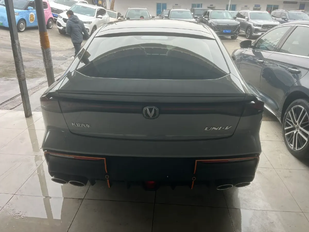 2022 ChangAn UNI-V 1.5T 188HP L4 7DCT,autocango,china used car exporter,china ev exporter,chinese used car exporter,chinese used ev exporter