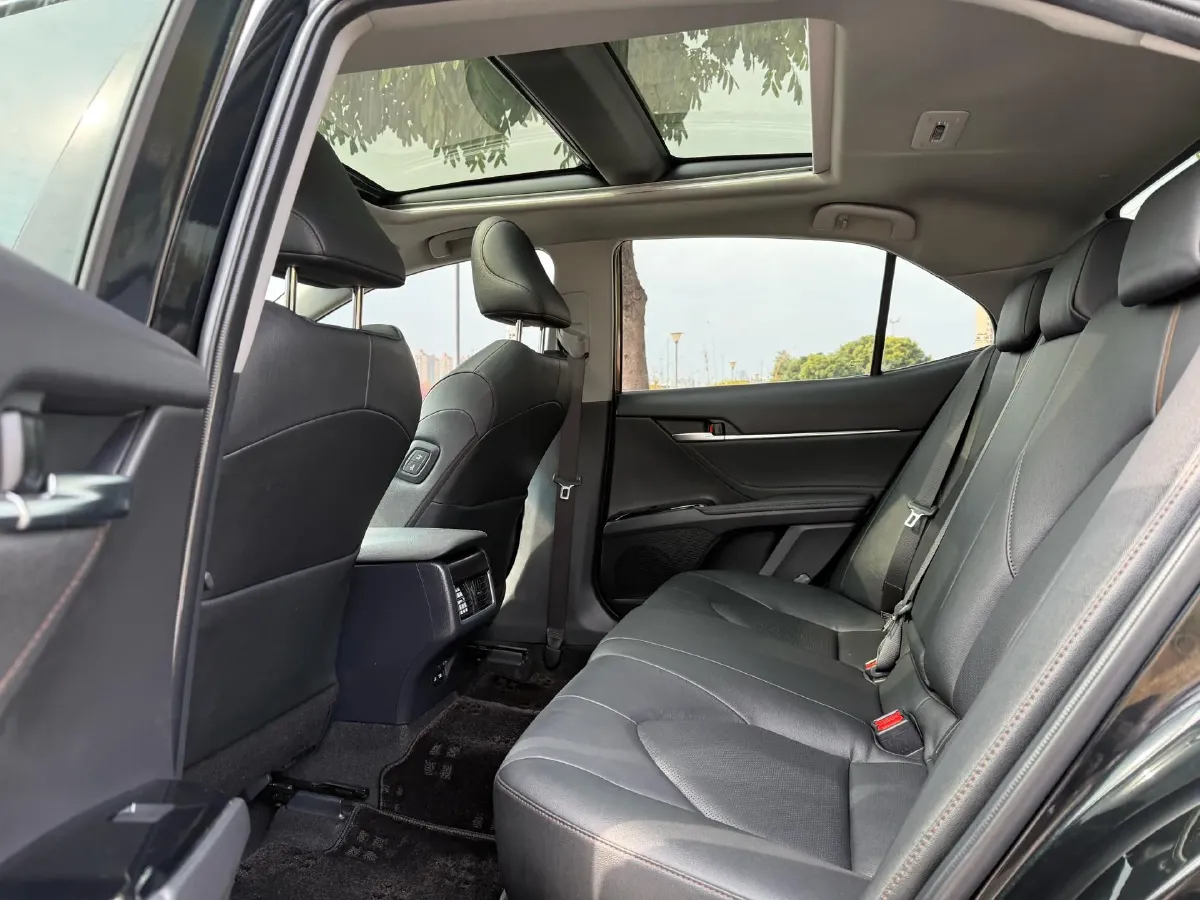 2021 Toyota Camry 2.5L 209HP L4 8AT,autocango,china used car exporter,china ev exporter,chinese used car exporter,chinese used ev exporter