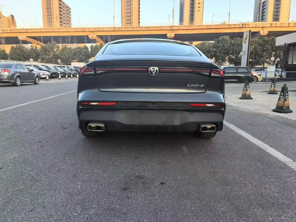 2023 ChangAn UNI-V 1.5T 188HP L4 7DCT,autocango,china used car exporter,china ev exporter,chinese used car exporter,chinese used ev exporter