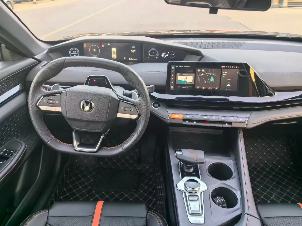 2023 ChangAn UNI-V 1.5T 188HP L4 7DCT,autocango,china used car exporter,china ev exporter,chinese used car exporter,chinese used ev exporter