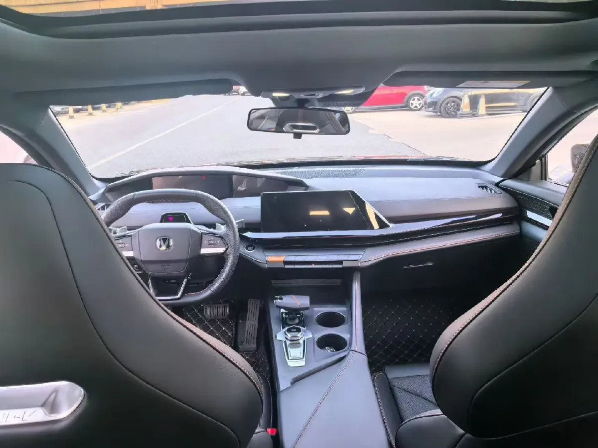 2023 ChangAn UNI-V 1.5T 188HP L4 7DCT,autocango,china used car exporter,china ev exporter,chinese used car exporter,chinese used ev exporter