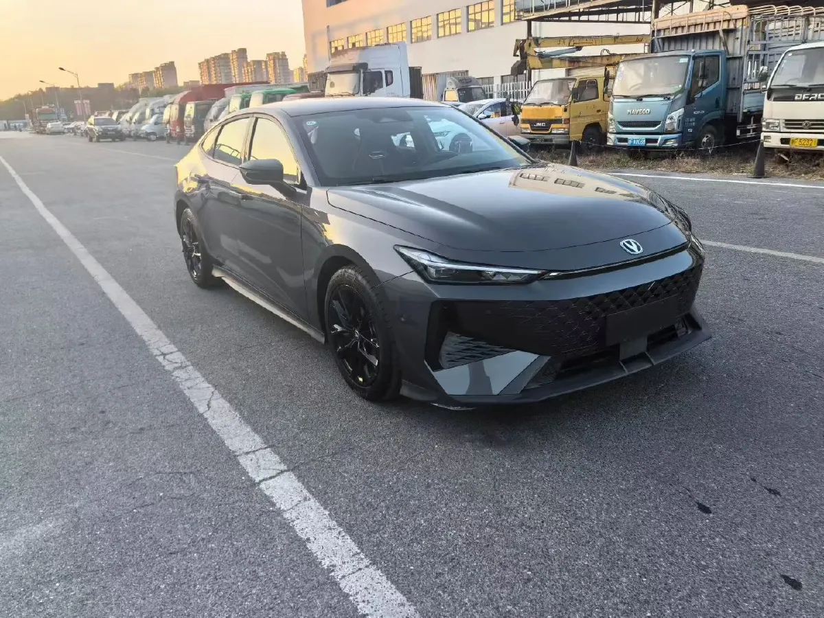 2023 ChangAn UNI-V 1.5T 188HP L4 7DCT,autocango,china used car exporter,china ev exporter,chinese used car exporter,chinese used ev exporter