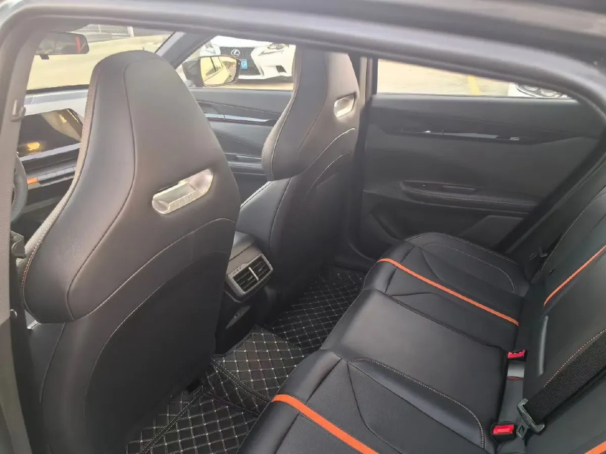 2023 ChangAn UNI-V 1.5T 188HP L4 7DCT,autocango,china used car exporter,china ev exporter,chinese used car exporter,chinese used ev exporter