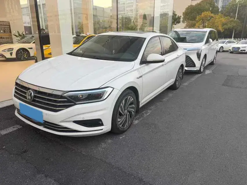 2020 Volkswagen Sagitar 1.2T 116HP L4 7DCT