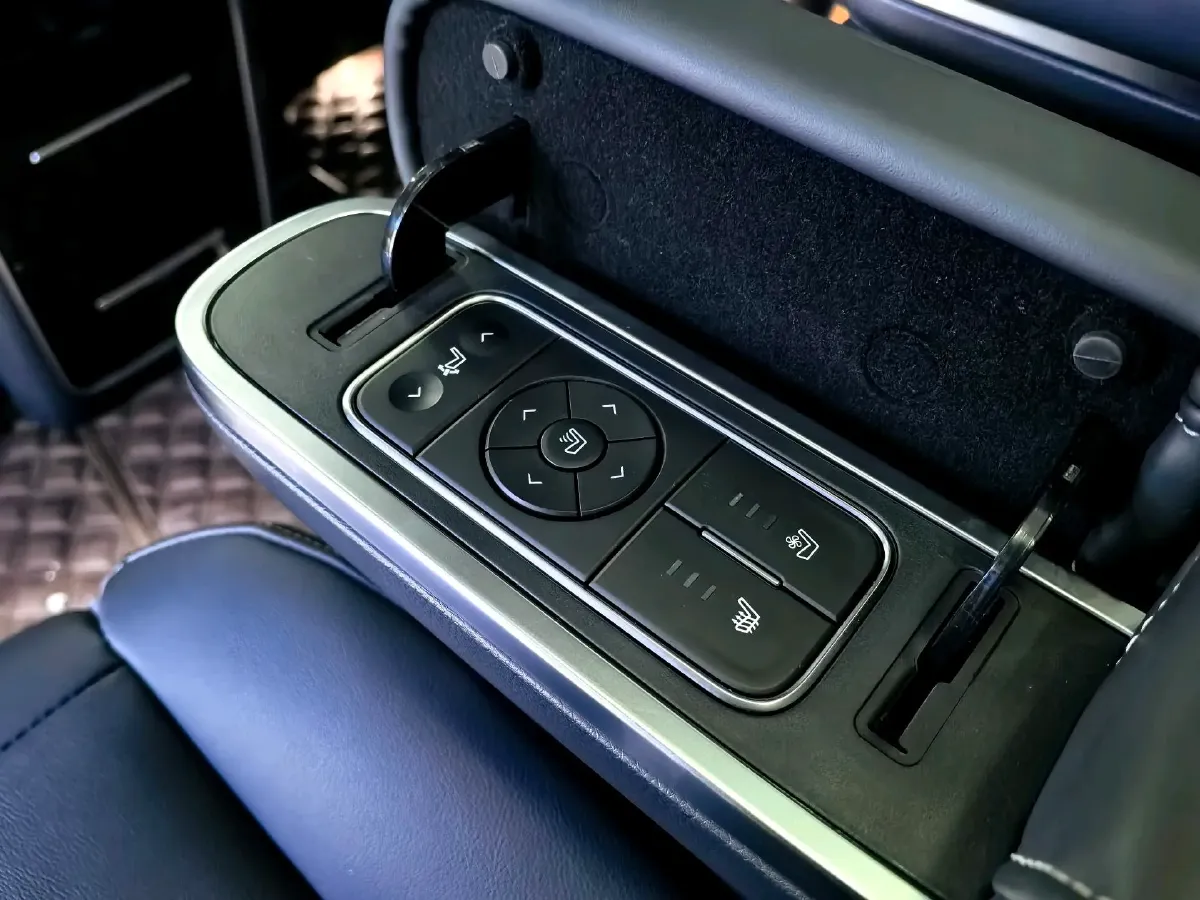 2021 GAC Trumpchi M8 2.0T 252HP L4 8AT,autocango,china used car exporter,china ev exporter,chinese used car exporter,chinese used ev exporter