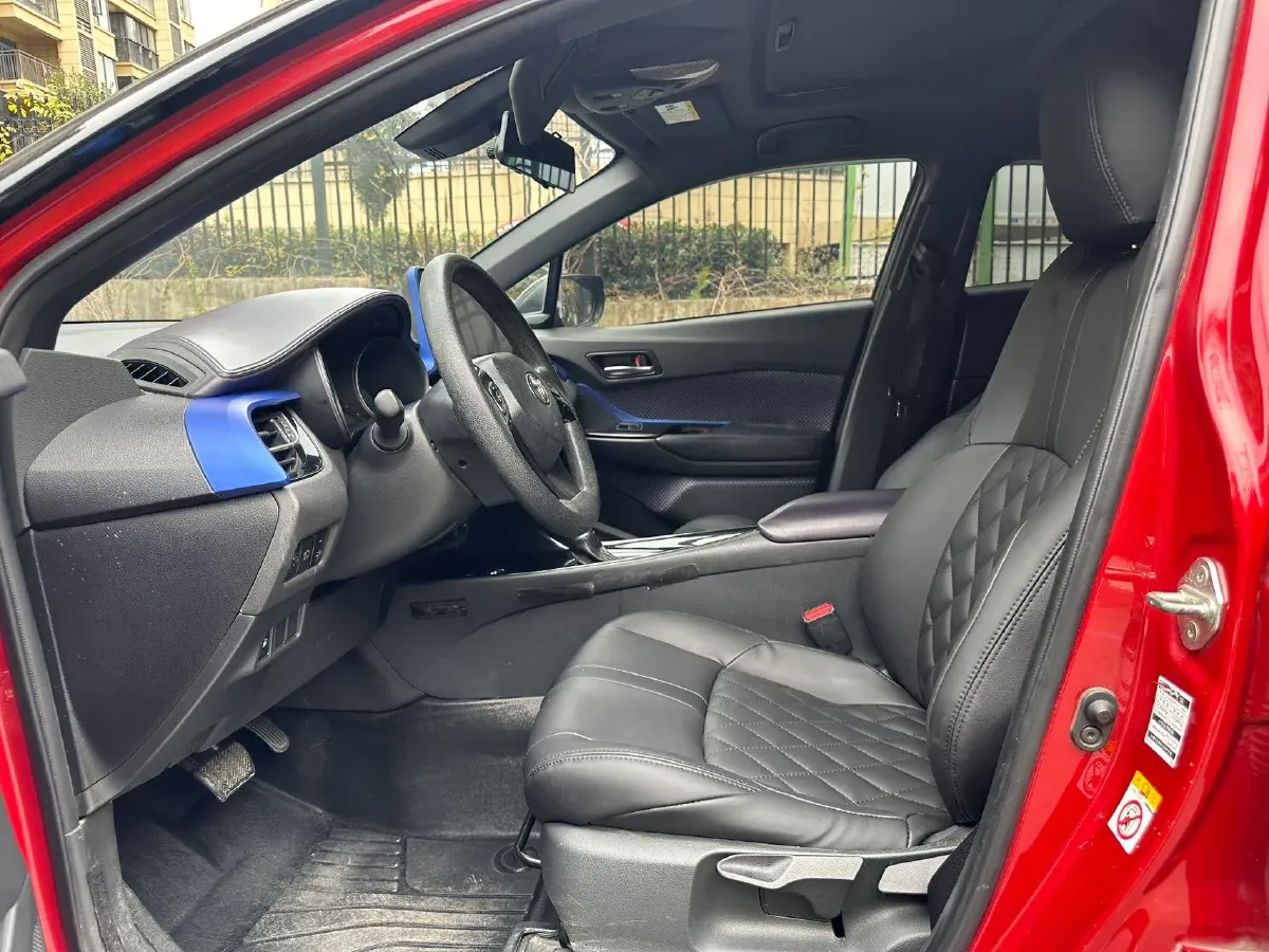 2018 Toyota C-HR 2.0L 171HP L4 CVT,autocango,china used car exporter,china ev exporter,chinese used car exporter,chinese used ev exporter