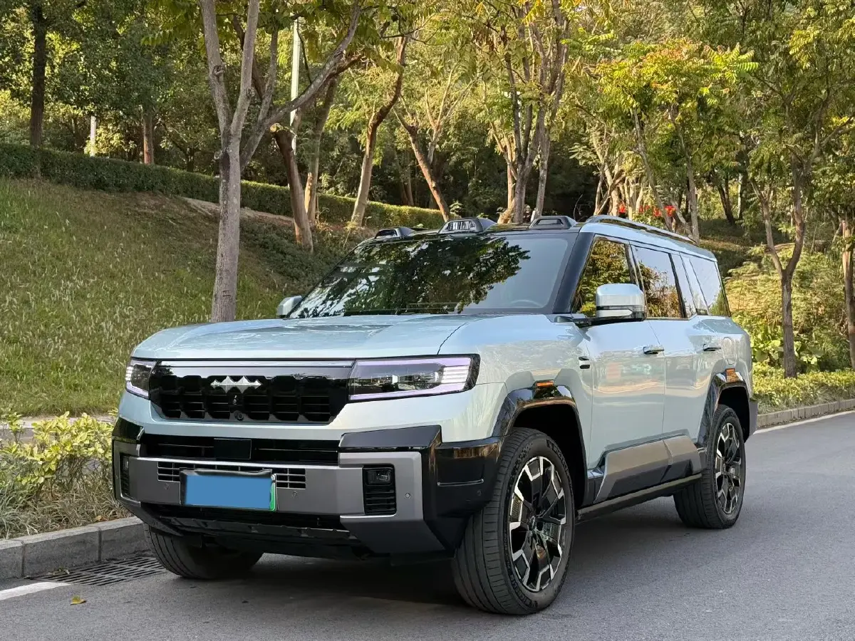 2025 FangChengBao Bao 8 2.0T 245HP L4 E-CVT PHEV 36.8KWH