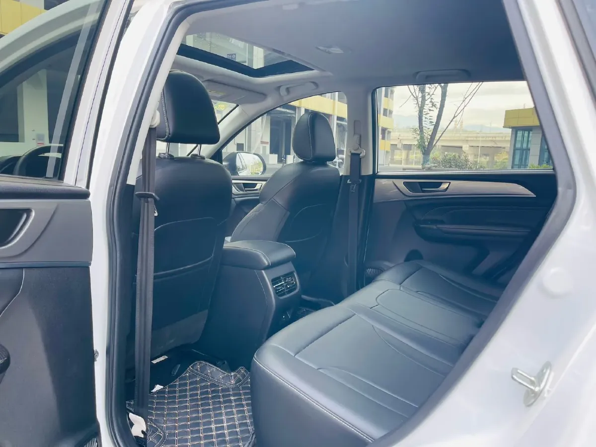 2021 Haval M6 1.5T 150HP L4 7DCT,autocango,china used car exporter,china ev exporter,chinese used car exporter,chinese used ev exporter